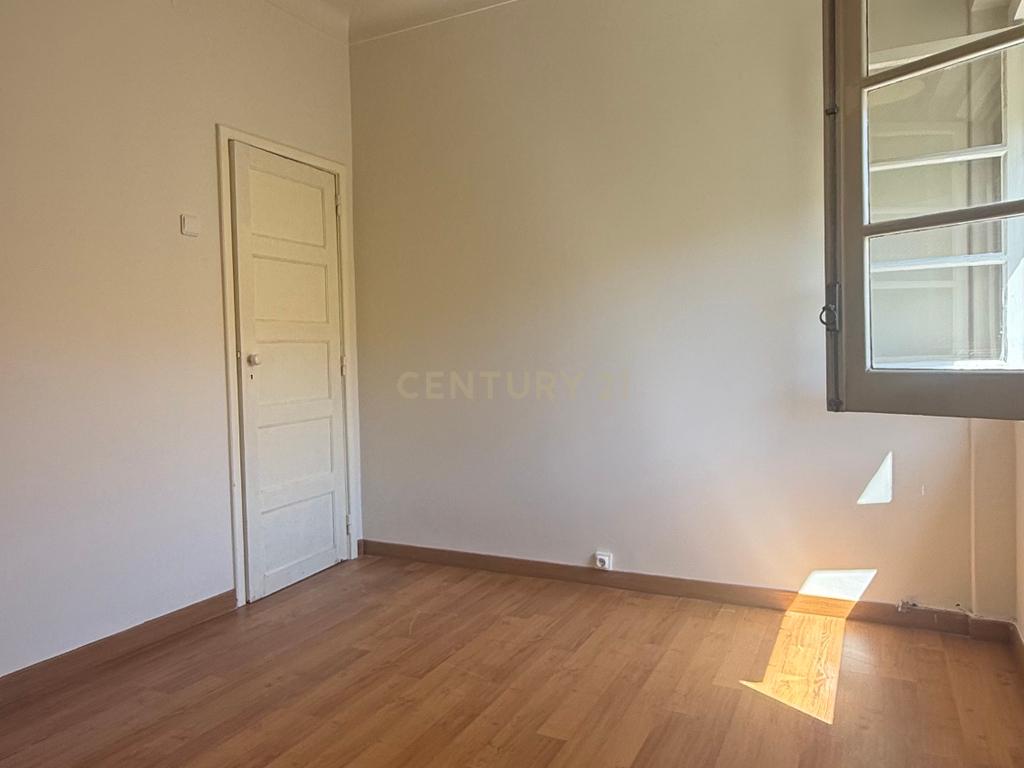 T2 | Alvalade | Parcialmente Remodelado | Arrendamento - Image 17