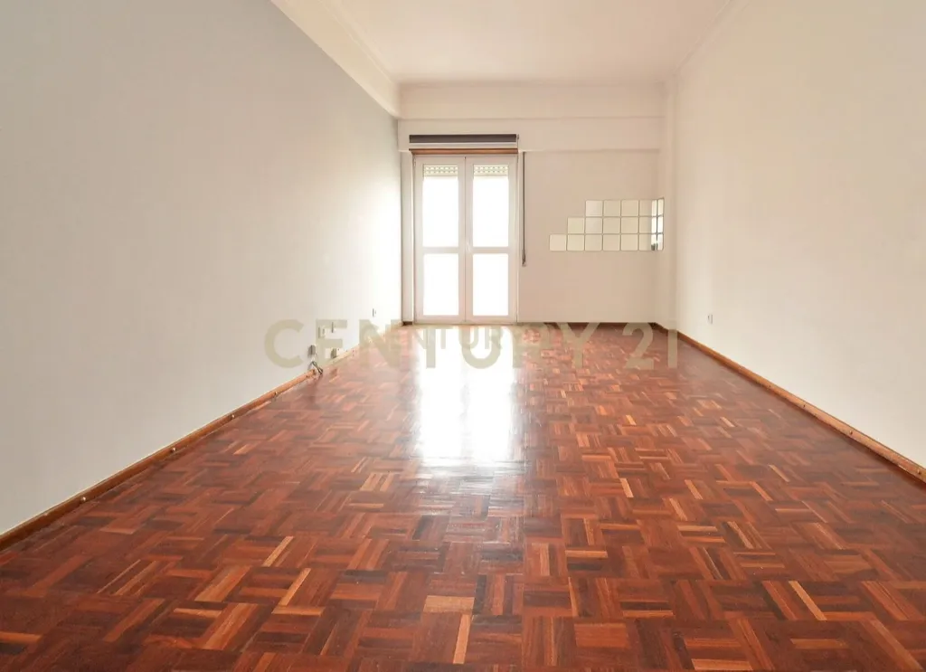 T1 PARA ARRENDAMENTO NA RUA SARAIVA DE CARVALHO JUNTO AO RATO - Image 11