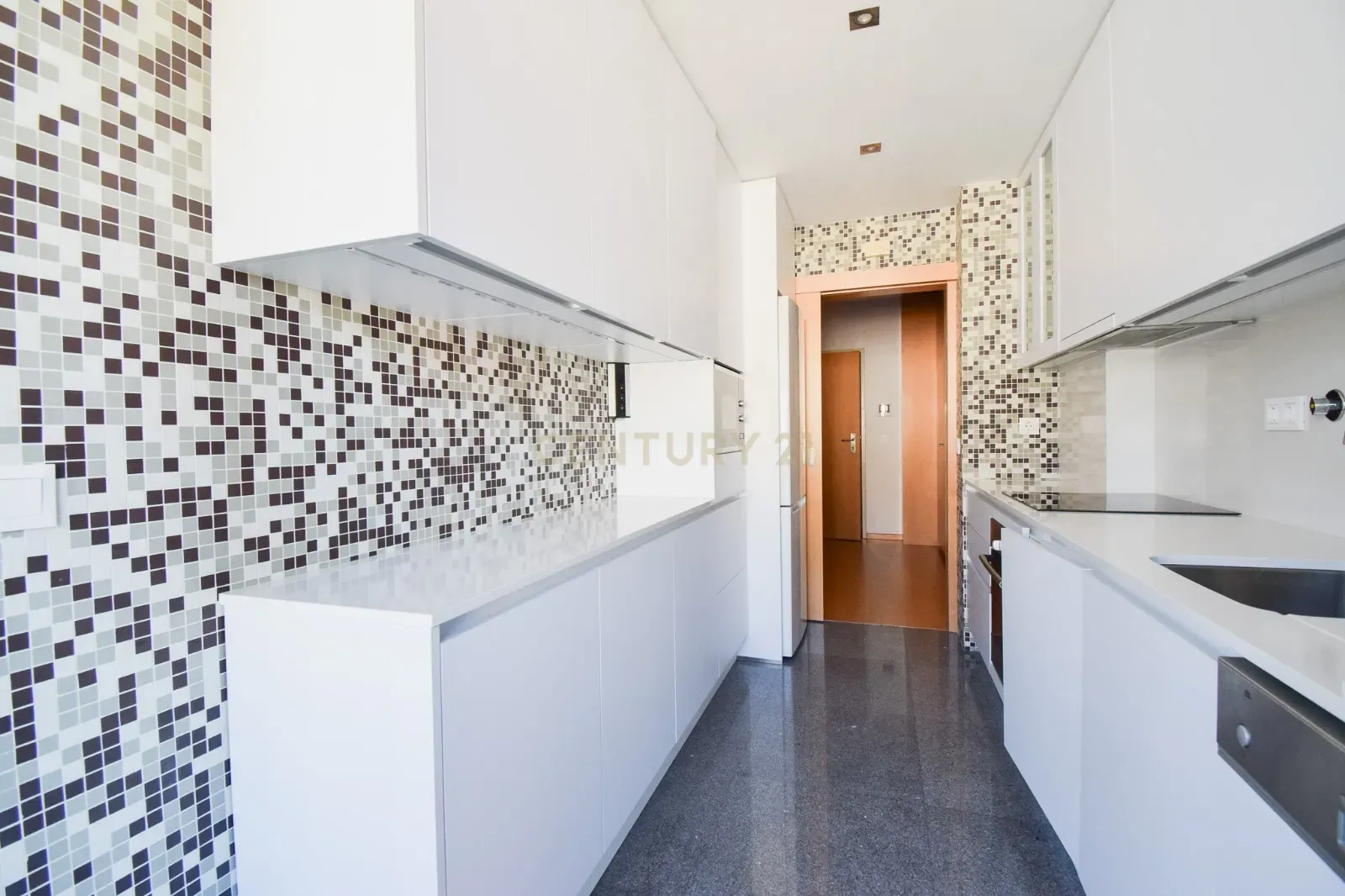 Apartamento T2 Quinta da Portela ( Mondego Residence)em Coimbra com Varanda e Serviços Exclusivos - Image 5