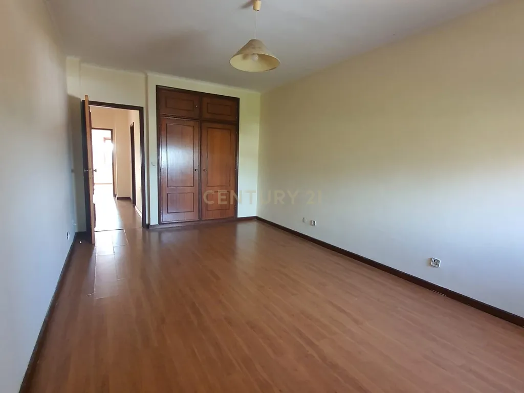 T3 com lugar de garagem à Estação da Travagem - Image 15