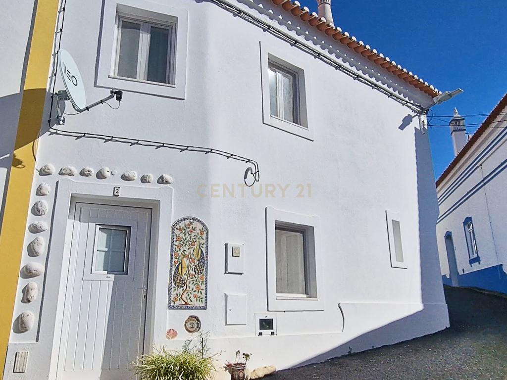 Encante-se com a Sua Nova Casa em Santana da Serra - A Paz do Interior a um Passo das Praias - Image 1