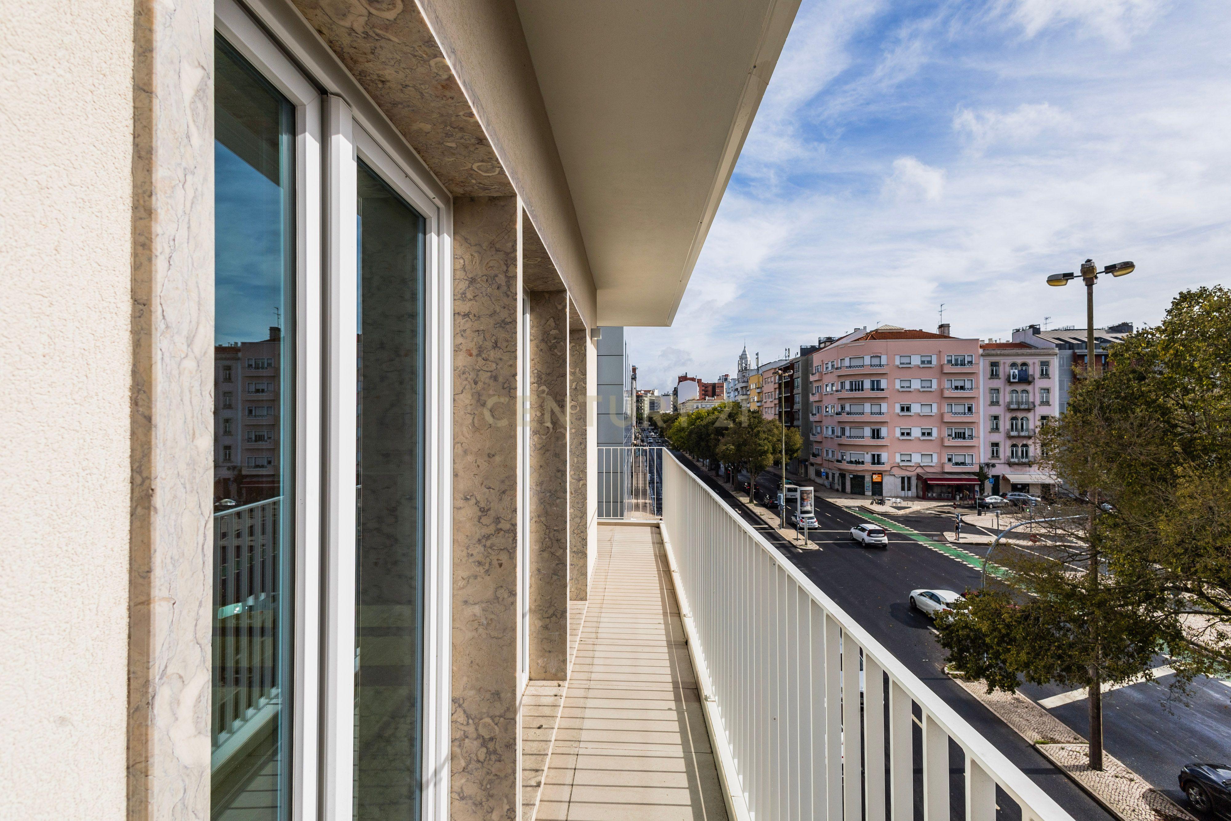 T2 no BERNA HERITAGE, um Edifício Único e Icónico no coração da cidade de Lisboa! - Image 1