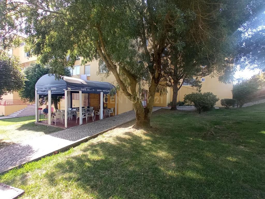 INVESTIDOR - Trespasse de Pastelaria e cafetaria em pleno funcionamento em Queijas - Image 2