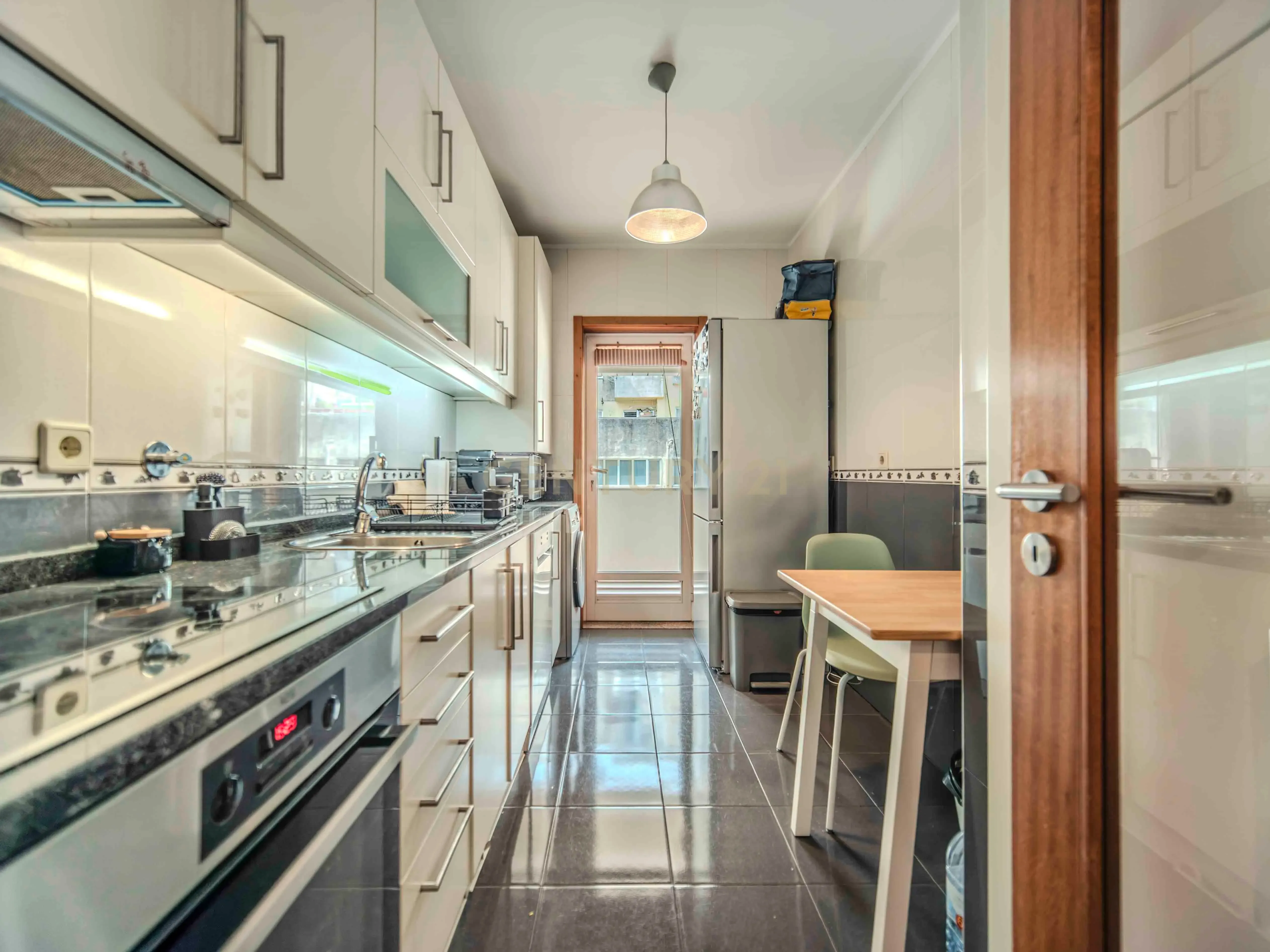 Fotografia 3 de Junto do Rio Douro (Passadiços de Gramido) e do Freixo (Porto), existe um excelente Apartamento T2 que pode ser seu!