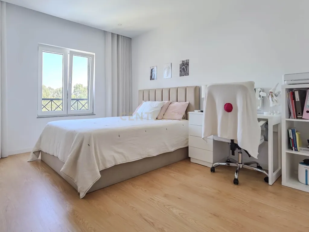 Luxuosa Moradia T3 em Gondomar com Vista Panorâmica e Piscina - Image 32