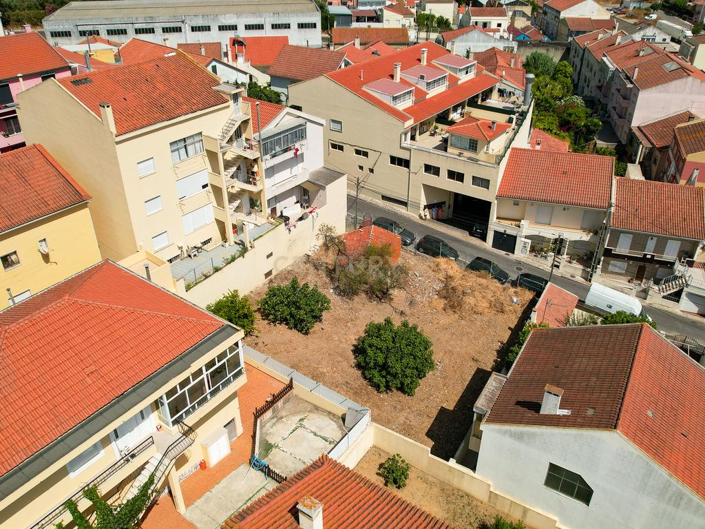 **ESPECTACULAR TERRENO EM LOURES** - Image 1