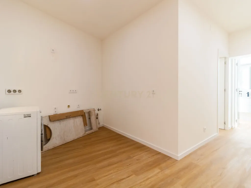 T1 Integralmente remodelado com Logradouro na Estefânia, Lisboa - Image 11