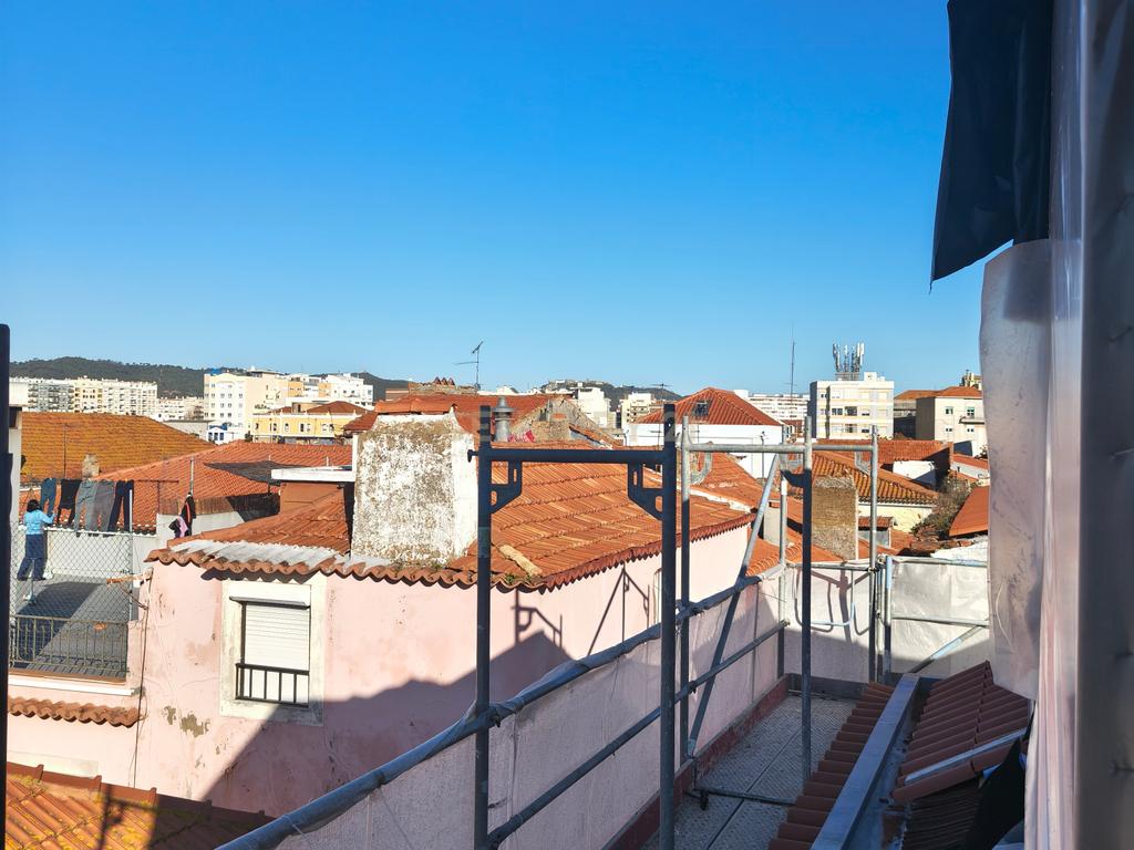 Moderno T2 em Setúbal ao pé da Avenida Luisa Todi - Image 22