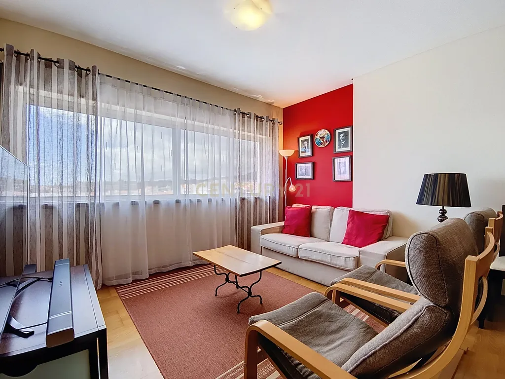 Apartamento T2 em Ponta Delgada com Garagem e Varanda - Image 5