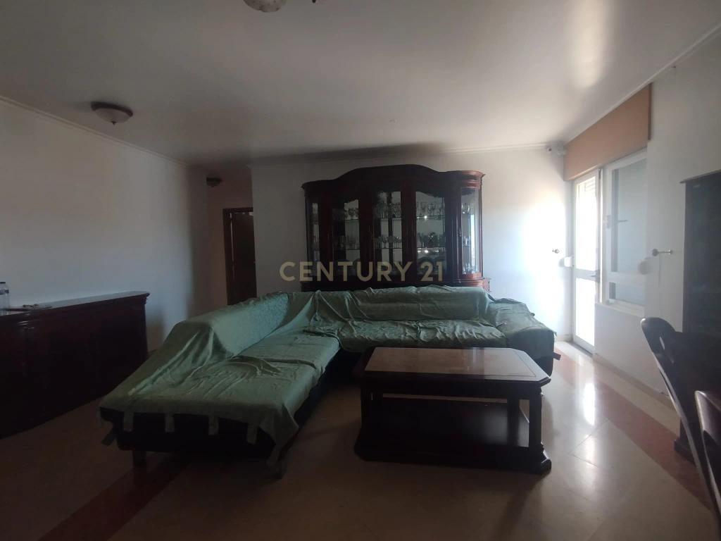 Apartamento T3 com Excelente Exposição Solar, Arrecadação e Ótima Localização no Monte da Caparica - Image 65