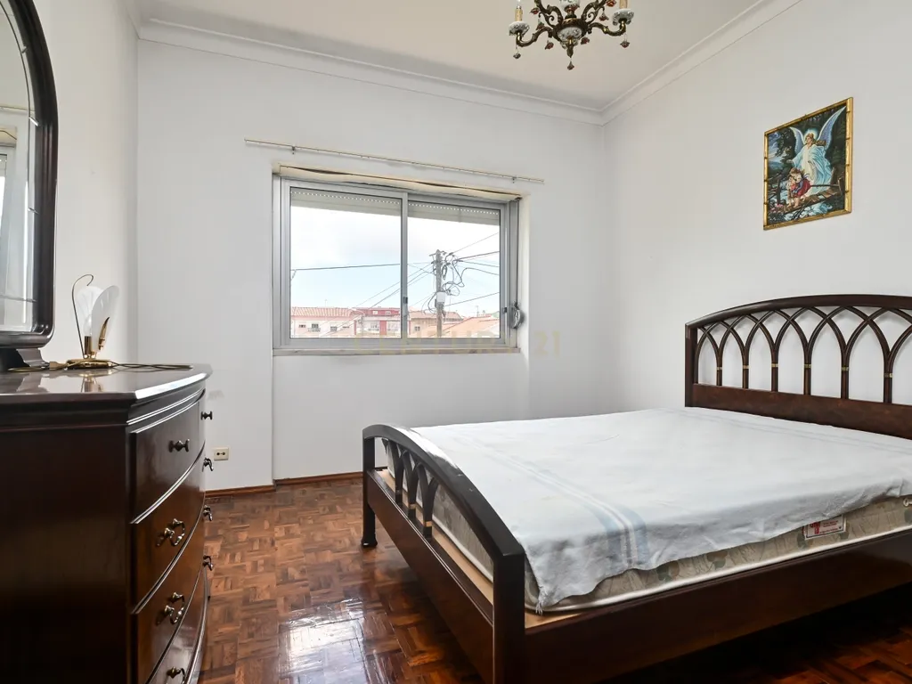Moradia de gaveto com jardim, sotão e anexo - Porto Salvo (Oeiras) - Image 38