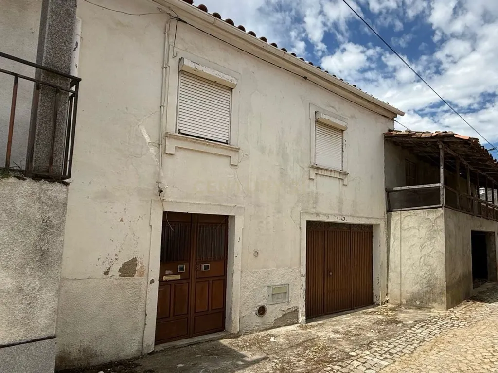 Casa T4 com Jardim e Adega em Vimioso - 53.000€ - Image 3