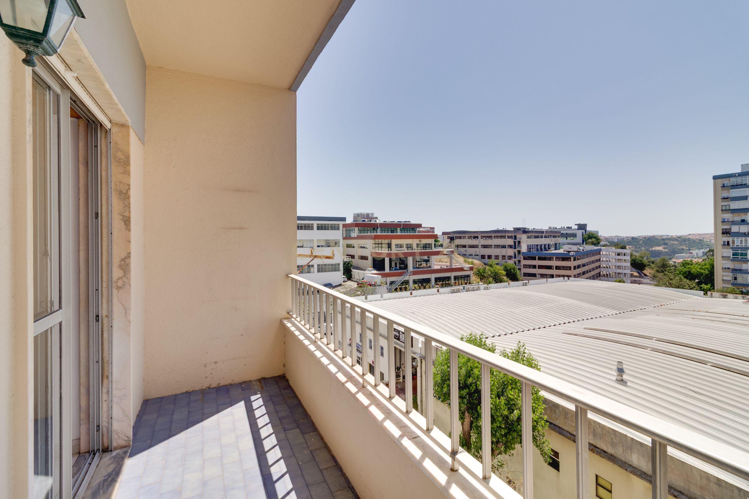 Apartamento T3 à venda em Carnaxide e Queijas, Oeiras — foto 2