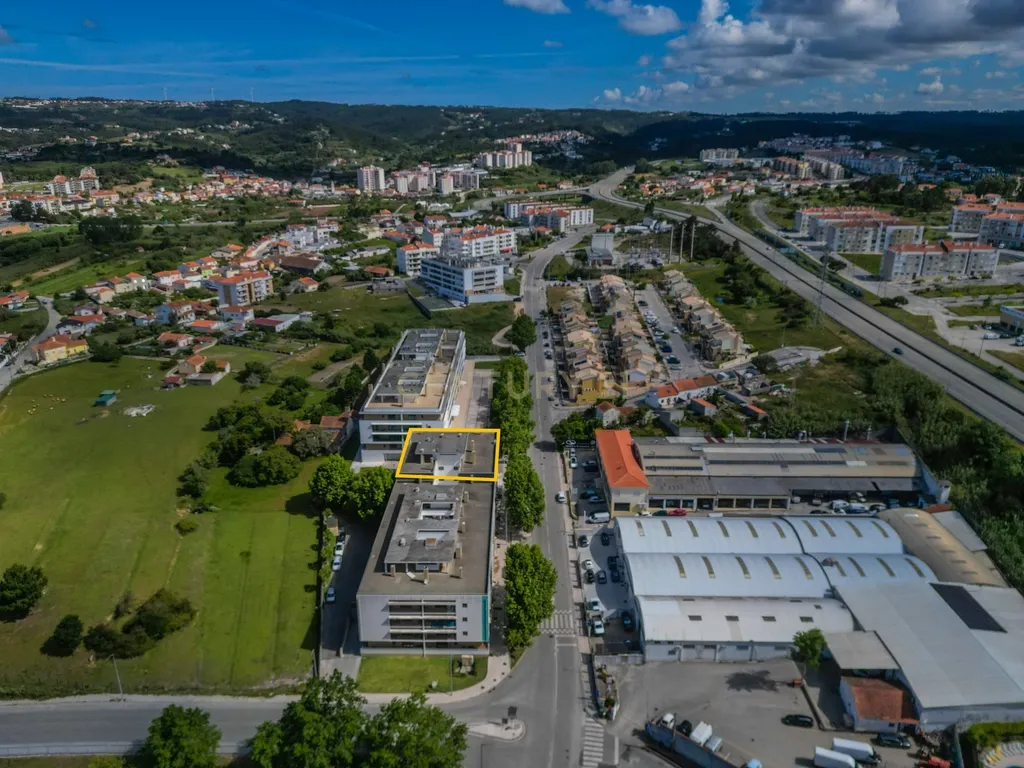 Apartamento T3 c/ 2 Varandas, Garagem Dupla e Terraço com Sala de Eventos - Image 31