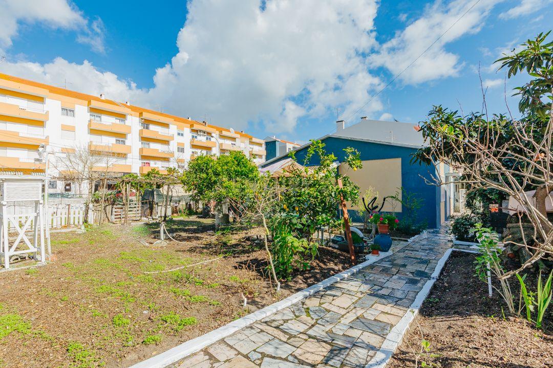 Montijo/Excelente Lote de Terreno com 1056m2 e Moradias para Remodelacao. - Image 7