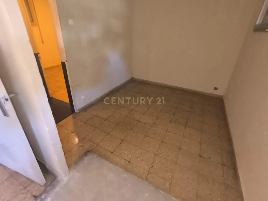 Apartamento para Recuperar em Ripollet, Barcelona - Image 14