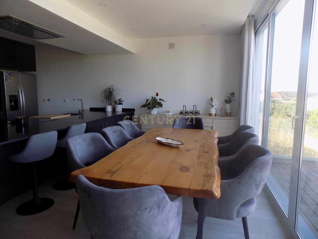 Fantástica  Moradia T3 em Torres Vedras com Jardim e Terraço - Image 12
