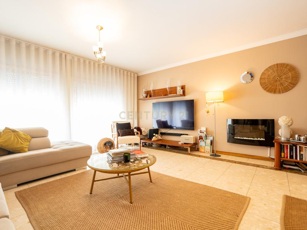 Apartamento T3 com Parqueamento – Quinta Nova, Odivelas - Image 8