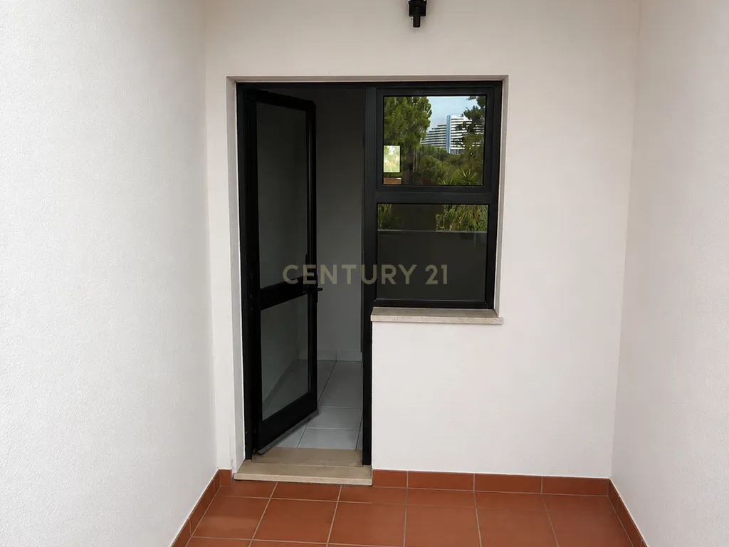 Apartamento T1 em Portimão com Piscina e Estacionamento - Image 13