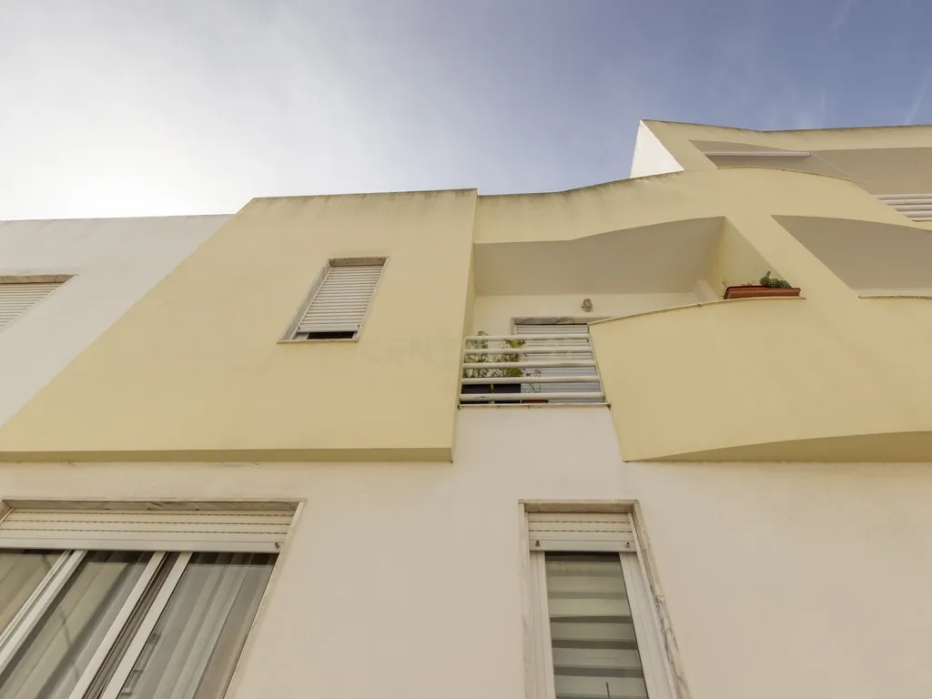 Apartamento T3 em Baixa da Banheira com Garagem - Image 20