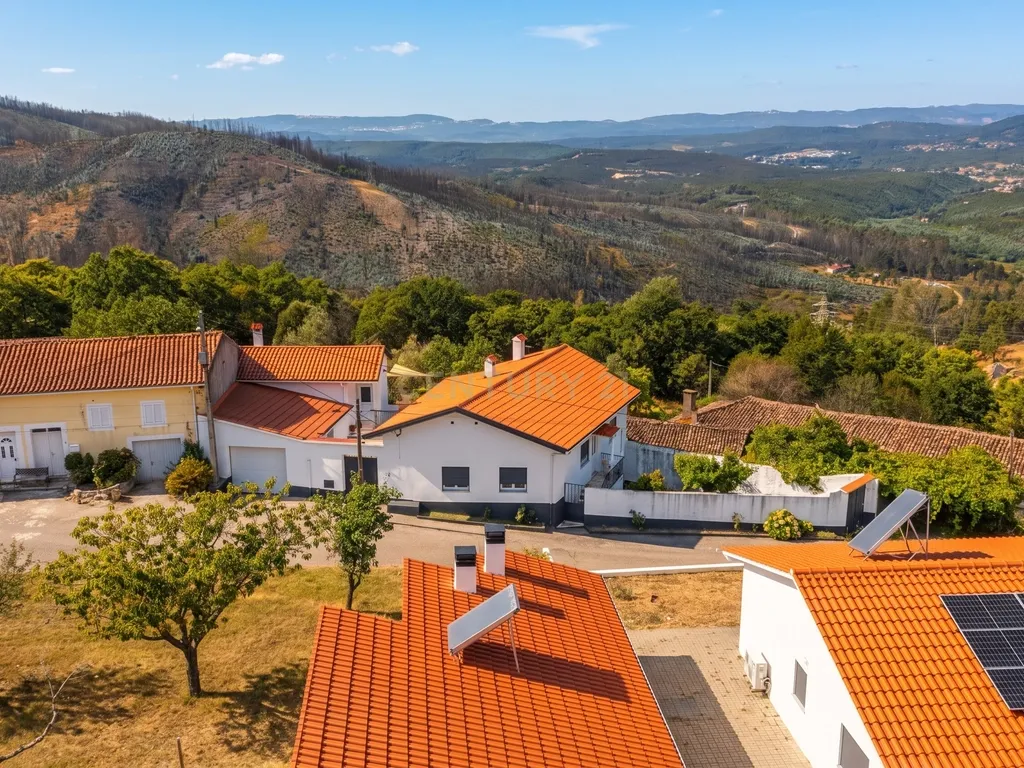 Moradia Renovada em Serpins, Lousã com 3 Casas de Banho - Image 47