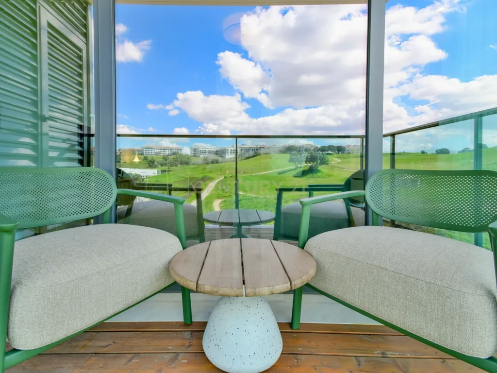 T1 Mobilado com Vista Panorâmica sobre o Campo de Golfe e o Céu de Lisboa - Image 17