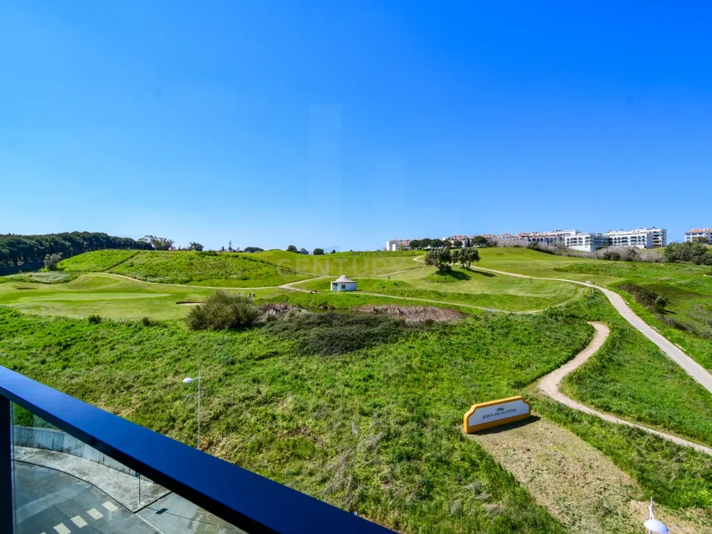 T1 Mobilado com Vista Panorâmica sobre o Campo de Golfe e o Céu de Lisboa - Image 15