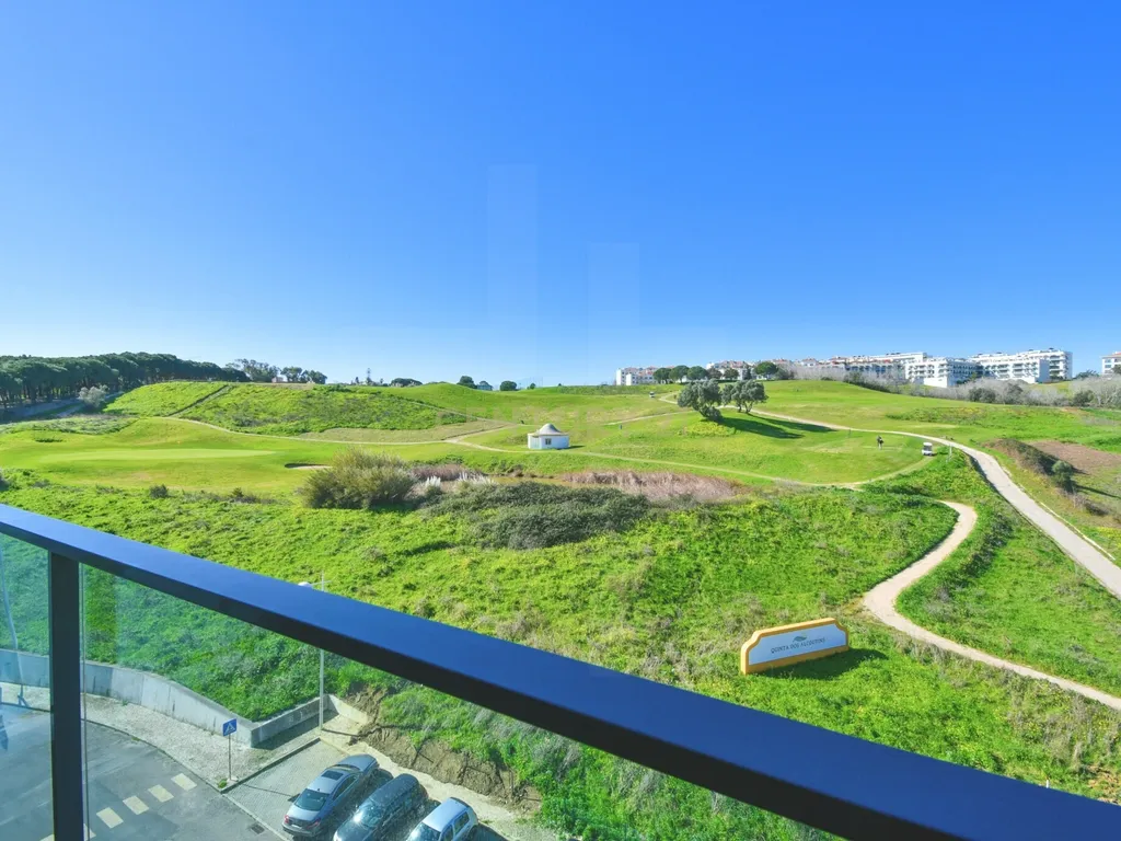 T1 Mobilado com Vista Panorâmica sobre o Campo de Golfe e o Céu de Lisboa - Image 29