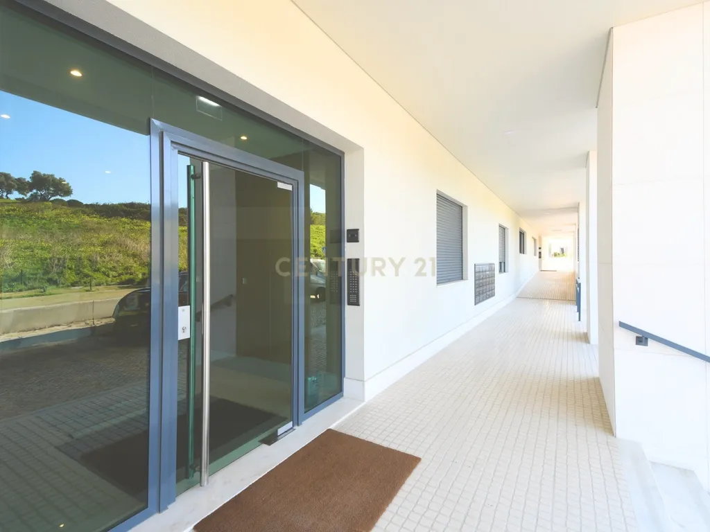 T1 Mobilado com Vista Panorâmica sobre o Campo de Golfe e o Céu de Lisboa - Image 36