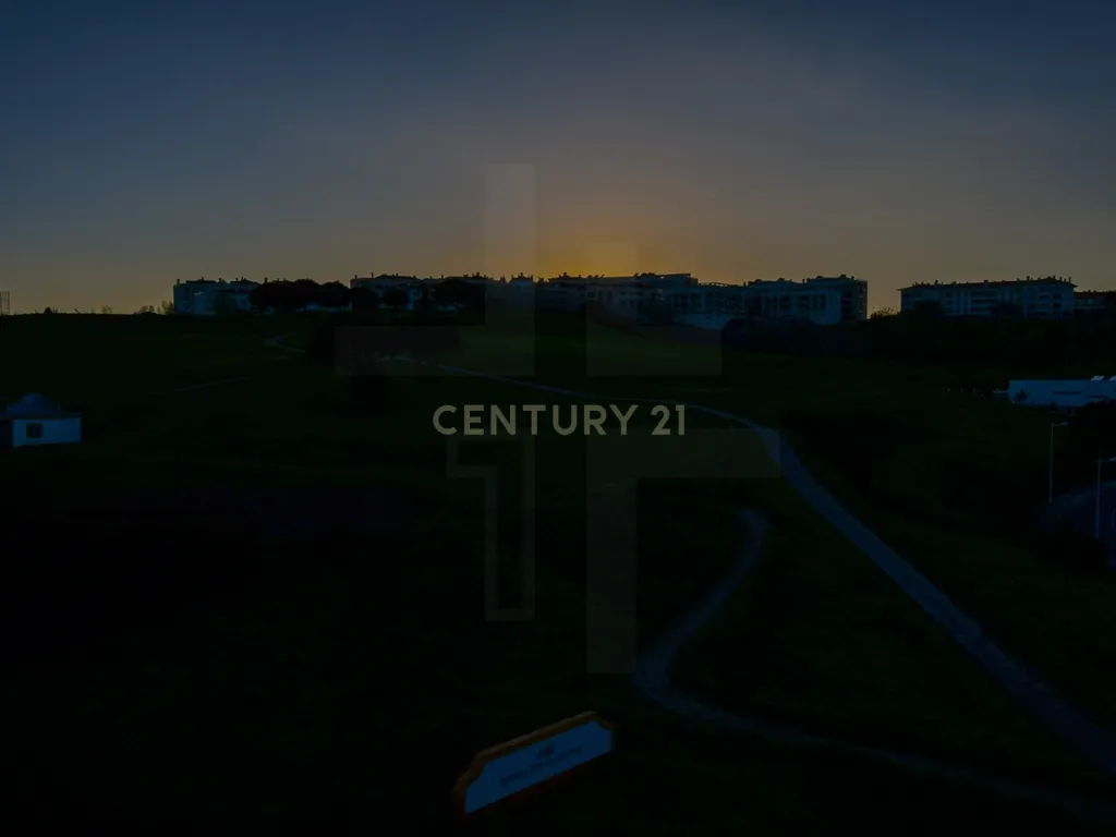 T1 Mobilado com Vista Panorâmica sobre o Campo de Golfe e o Céu de Lisboa - Image 49