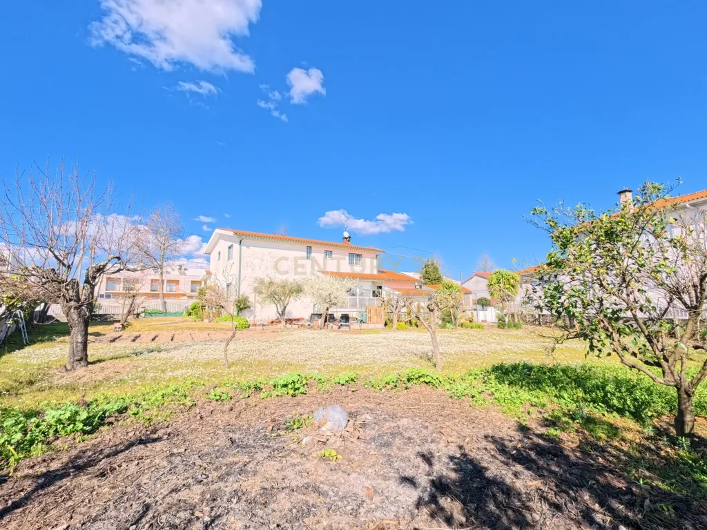 Moradia térrea T5 com 1600 m² de terreno em Fragosela - Viseu - Image 19