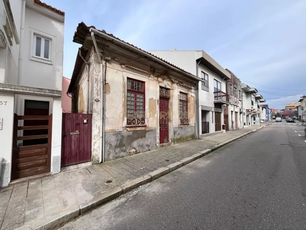 Moradia para reabilitação no Centro da Cidade de Espinho - Image 11