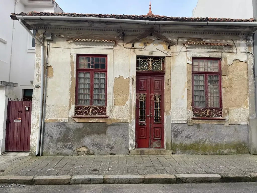 Moradia para reabilitação no Centro da Cidade de Espinho - Image 12