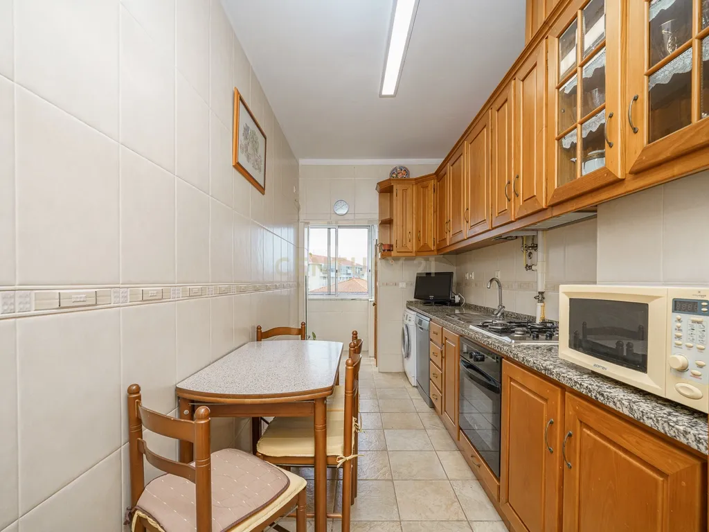 Apartamento T2 na Moita com 2 Varandas e Ponto de Carregamento para Veículos Elétricos - Image 6