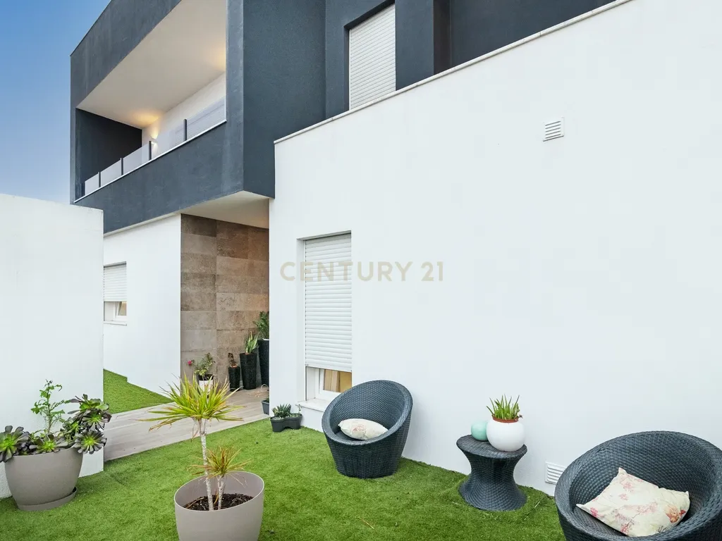 Moderna Moradia T3 em Caneças com Piscina - Image 49