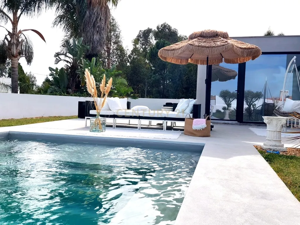 Oasis Coco Beach Villa - Moradia de Luxo Isolada T3 + 1 com Guest House e Piscina, lote 1,368 m² – Urbanização Vila Alegre, Fernão Ferro - Image 3