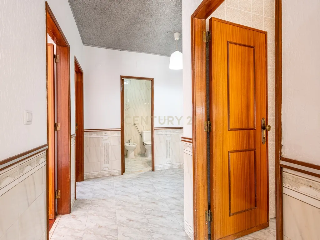 T2 na Amadora para Venda - Localização Central e Excelentes acessos - Image 12