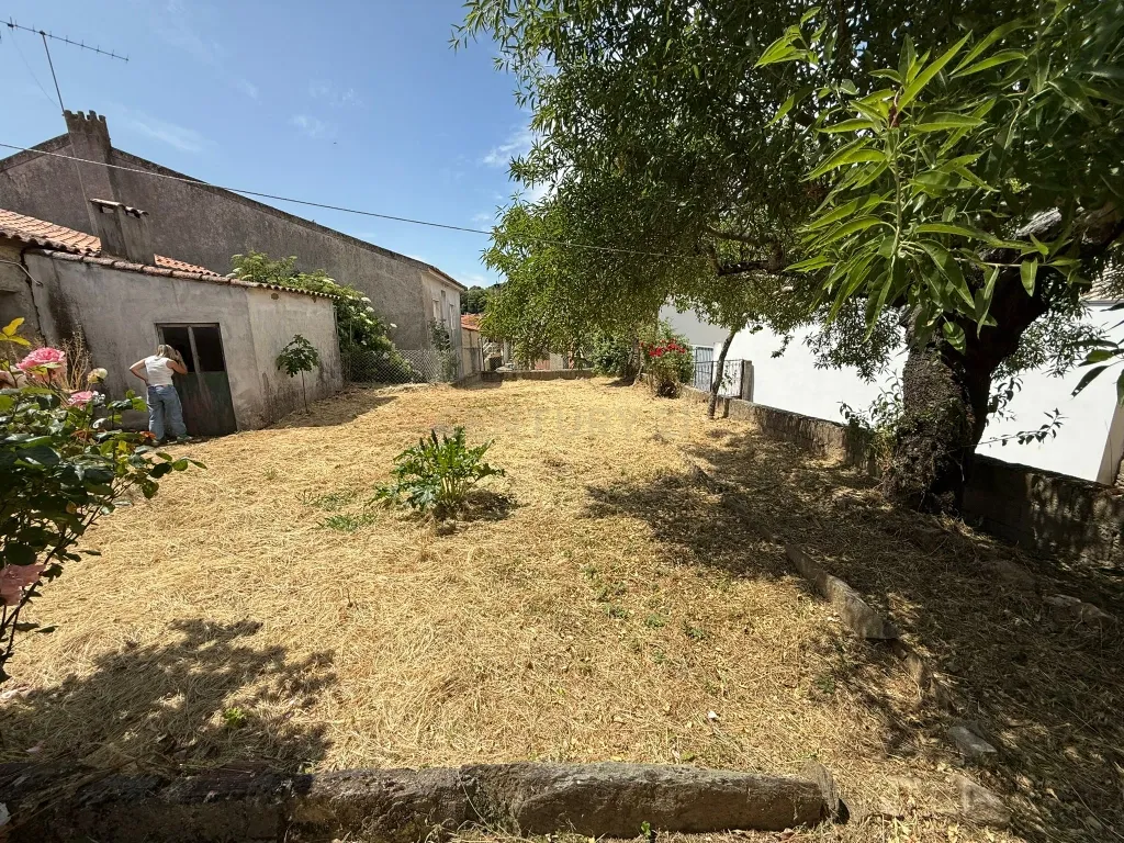 Casa T4 com Jardim e Adega em Vimioso - 53.000€ - Image 22