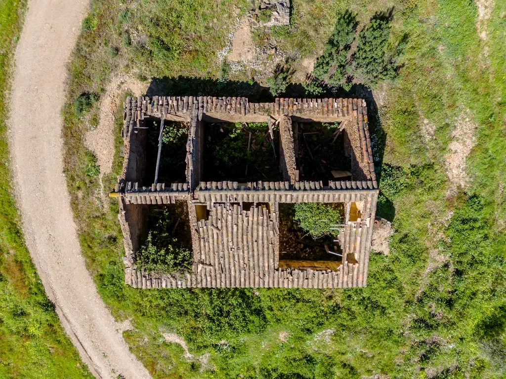 Terreno de 11,4 hectares com ruínas e projetos aprovados – Odemira (Pereiras-Gare) - Image 7