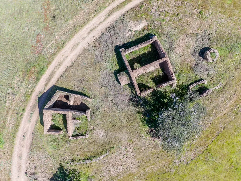 Terreno de 11,4 hectares com ruínas e projetos aprovados – Odemira (Pereiras-Gare) - Image 8