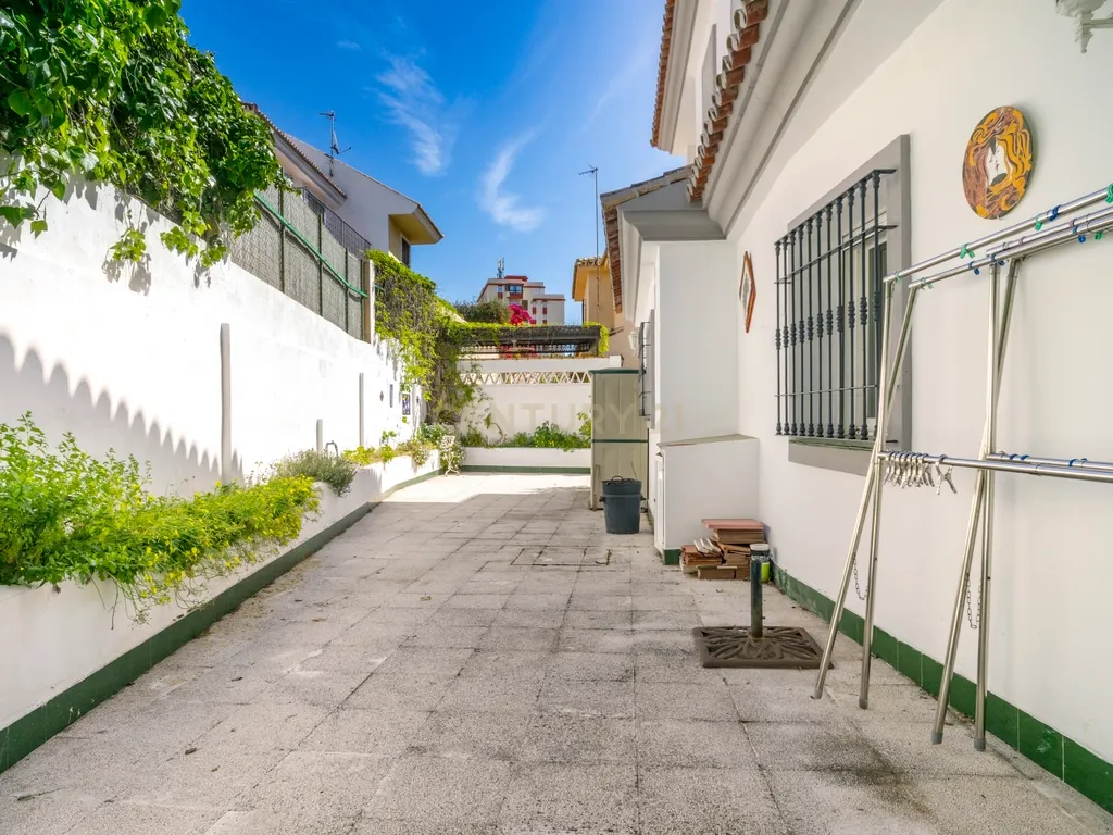 Moradia isolada com piscina privada em Sohail, Fuengirola - Image 32