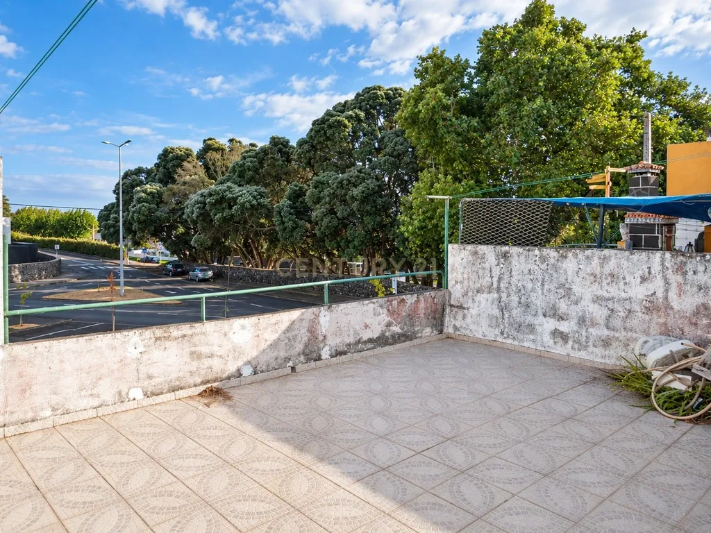 Moradia T5 com Garagem a 900 m da Praia do Pópulo - Image 24