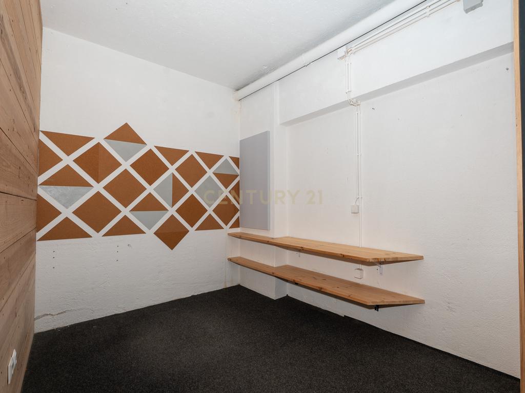 Loja com Cave e Mezanine no Centro de Lisboa - Image 30