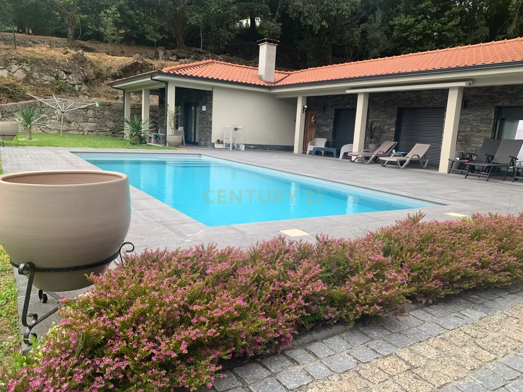 Moradia Térrea com Piscina | Braga - Gerês - Image 11