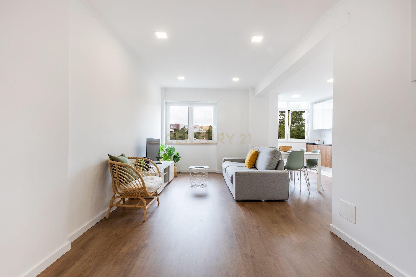 Apartamento T3 Totalmente Renovado com Excelente Localização em Lisboa - Image 4