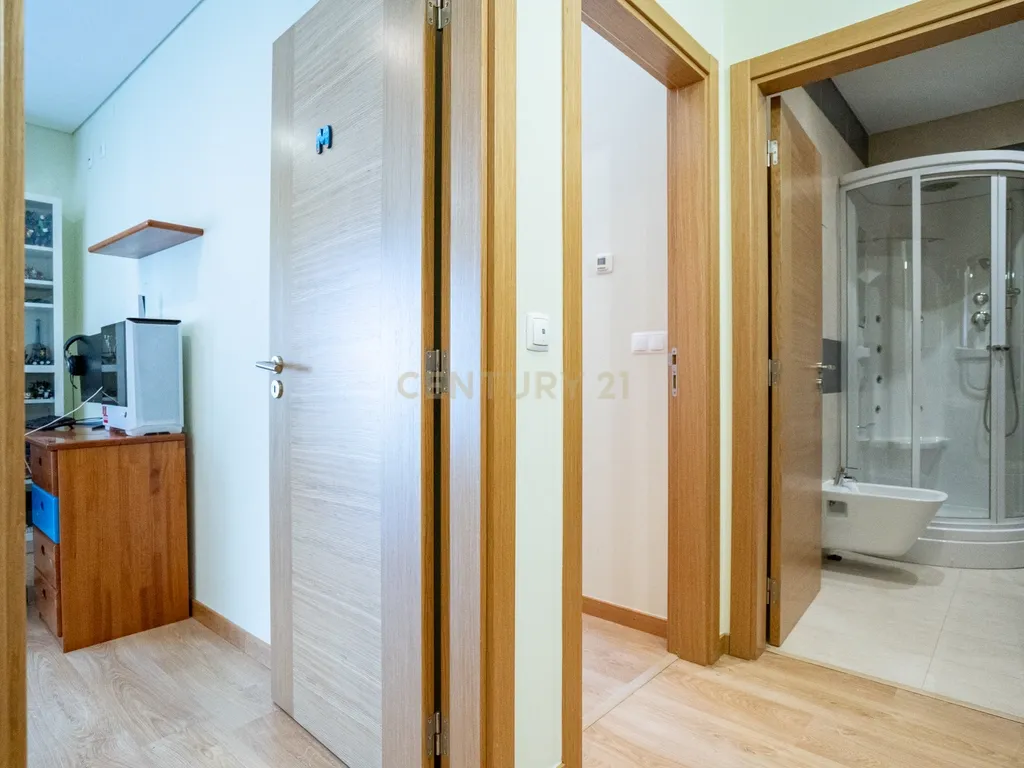 Moradia Contemporânea T4 em Santo António da Charneca - Barreiro - Image 47