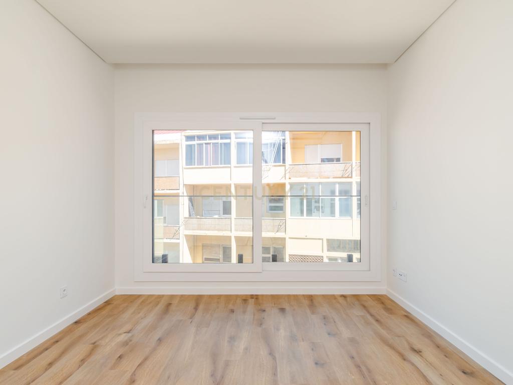 Exclusiva Penthouse T4 inserida num Empreendimento em Almada - Image 21