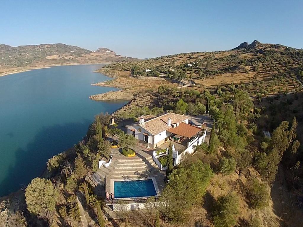 Propriedade rústica com vista para piscina e zona húmida – pronta a habitar - Image 1