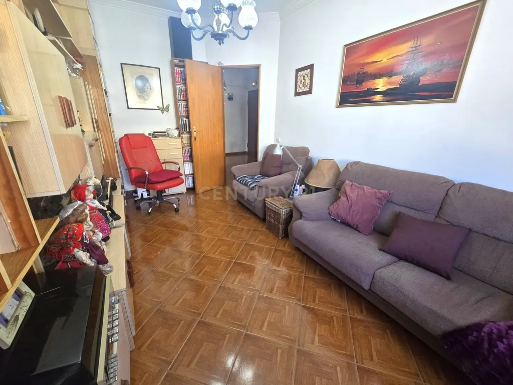 Apartamento T3 com varandas e arrecadação - Image 10