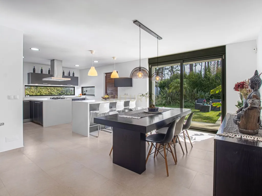 Moradia Isolada T4 291m2 em Lote de 1050 m2 em Mucifal, Colares, Sintra - Image 11